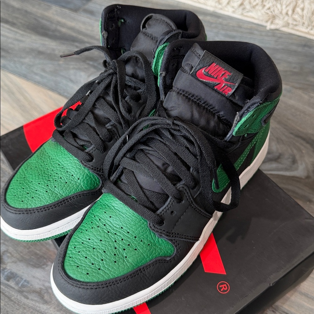 Nike Air Jordan 1 retro High pine Green and Black Sneakers - Picture 7 of 8